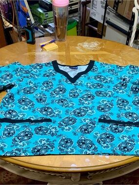 Tafford Uniforms Turquoise Blue BLACK SUGAR SKULLS Halloween Scrub Top 3x
